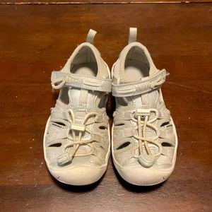 Silver/Gray Keens Toddler girls shoes size 9.